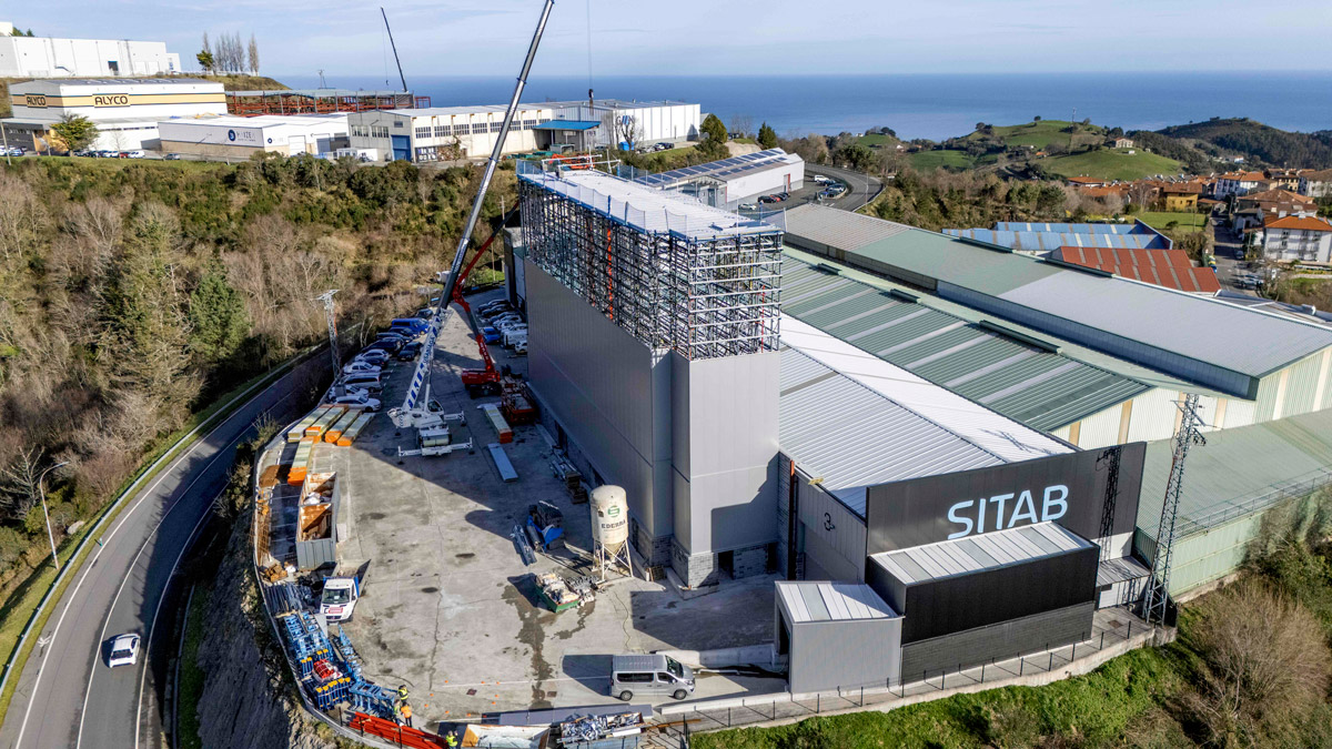 Almacén autoportante para SITAB: Solución de almacenaje vertical ante la falta de espacio