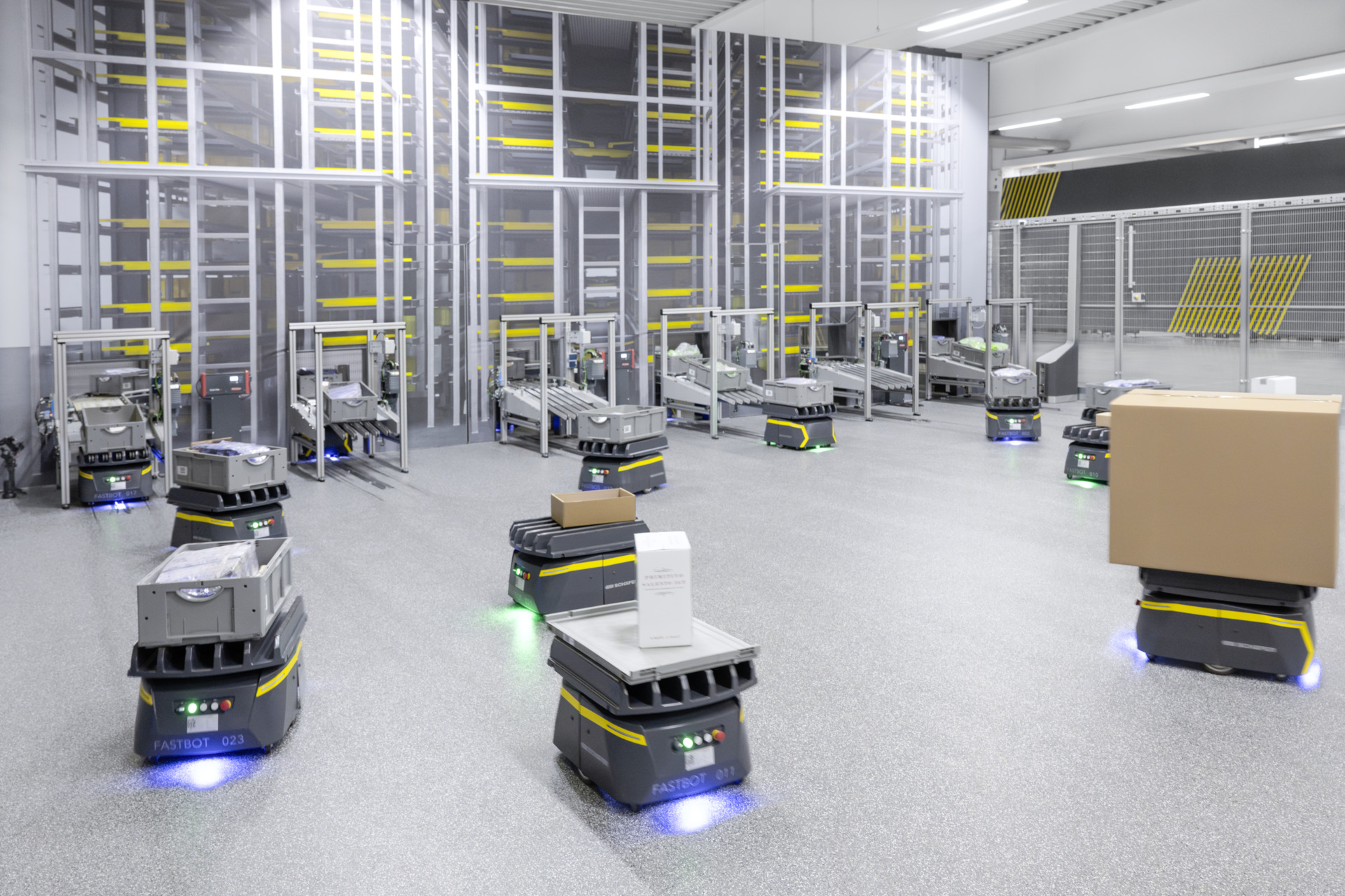 Conectividad inteligente para flujos de materiales dinámicos: FastBots Solution de SSI Schaefer